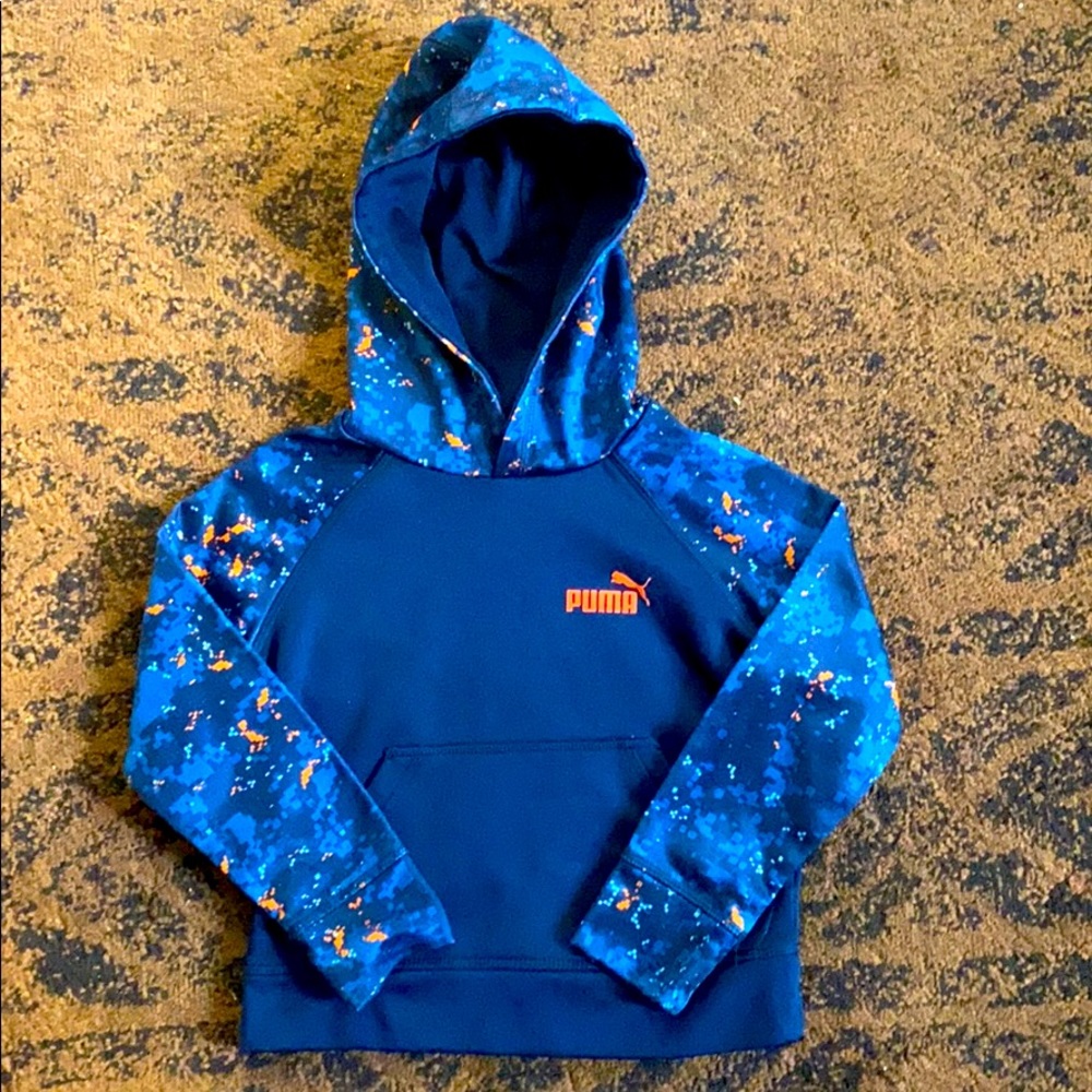 Size 4 ( boys ) PUMA hoodie